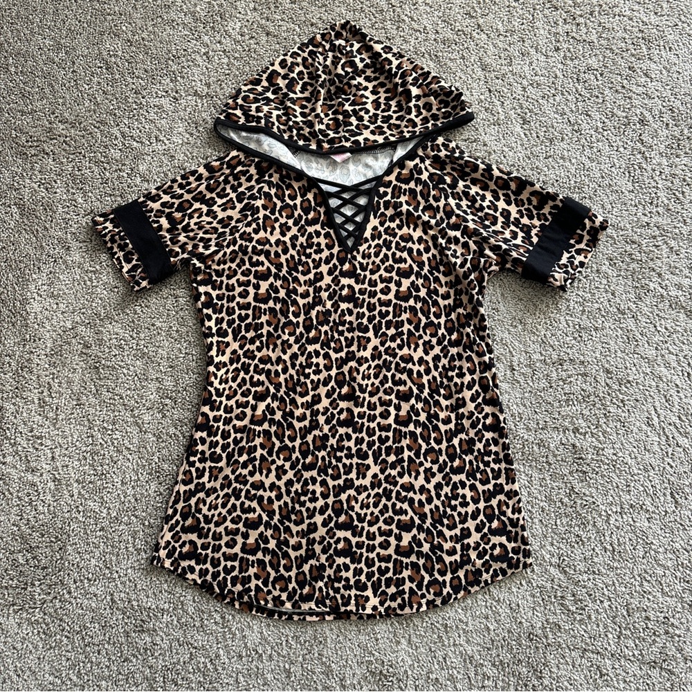 No Boundaries Size Xl Leopard Print Hooded Top - image 1